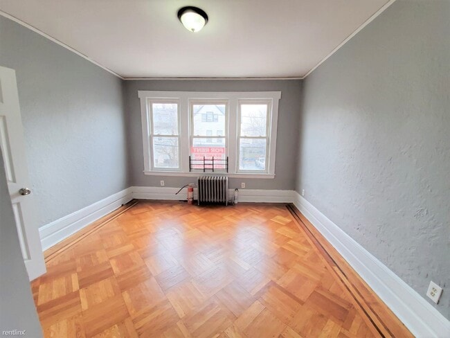 Building Photo - 3 br, 1 bath  - 81 Montgomery Ave 3