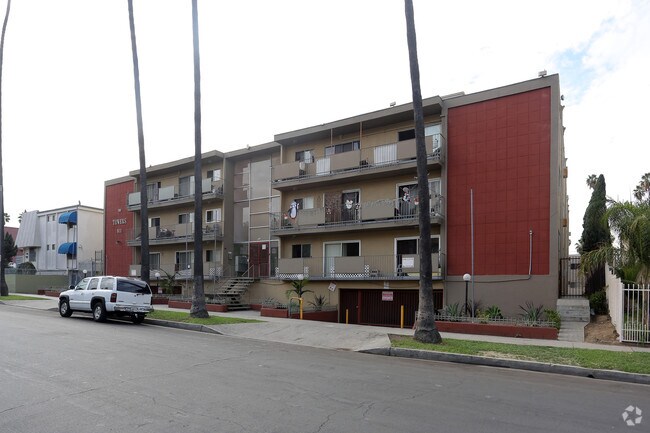Foto del edificio - Silver Towers Apartments