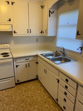 Building Photo - 890 Vincent Dr