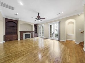 Building Photo - 2736 Cortlandt St