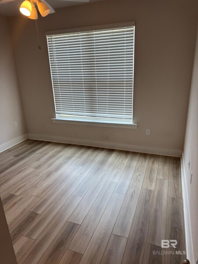 Foto del edificio - 306 Wickman Ave