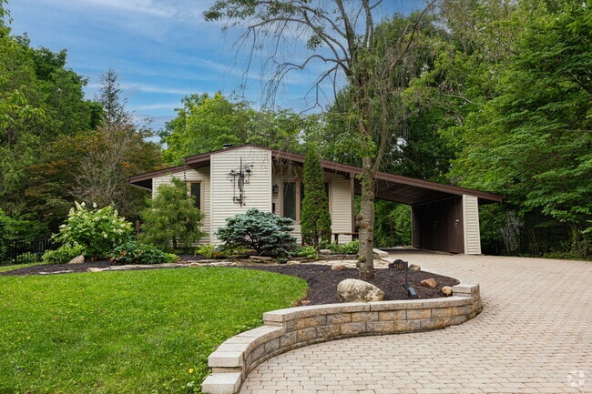 Building Photo - 2349 Eastcleft Dr