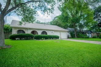 Building Photo - 5303 Lincoln Town Dr