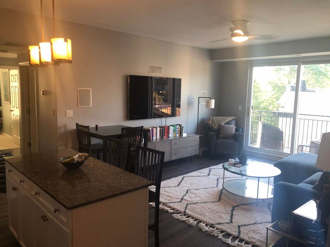 Foto principal - 2720 W Cortland St