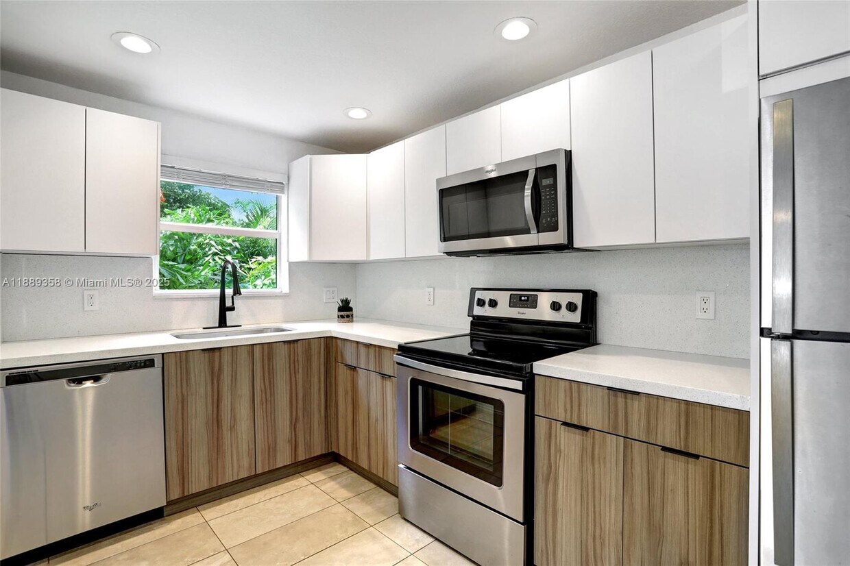 Foto principal - 3661 NE 11th Ave