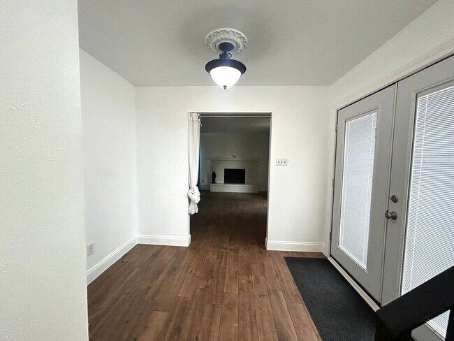 Foto del edificio - 4242 Harvest Hill Rd