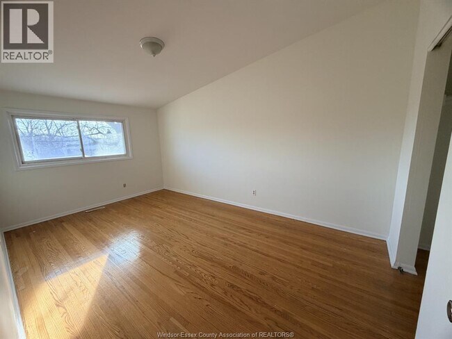 Photo du bâtiment - 1730 Columbia Ct