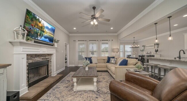 Building Photo - "Exquisite 4-Bedroom Home in Hazel Green with Granite Finishes & Cozy Fireplace!"