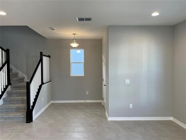 Building Photo - 607 Cheval Ln