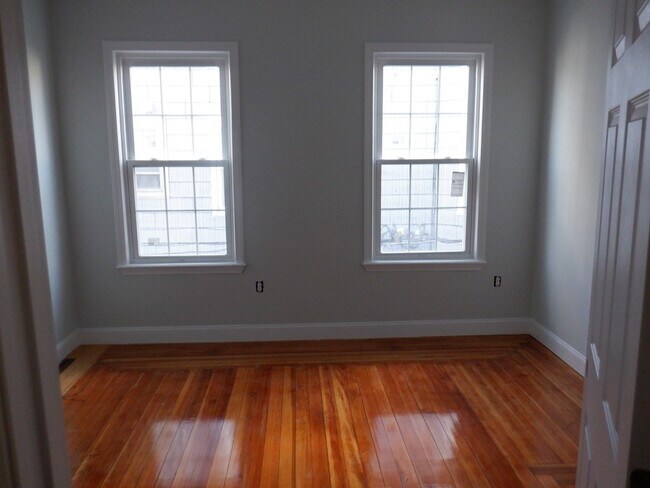 Building Photo - 1125 Hyde Park