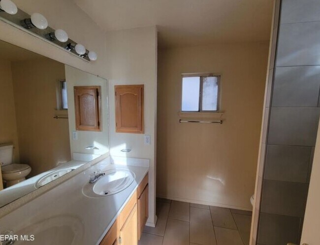 Building Photo - 12492 Wendy Reed Dr