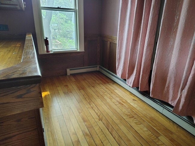 Building Photo - 113 School St