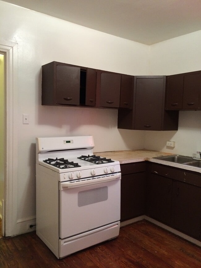 Building Photo - Spacious 3 Bedroom Apartment in East York City SD