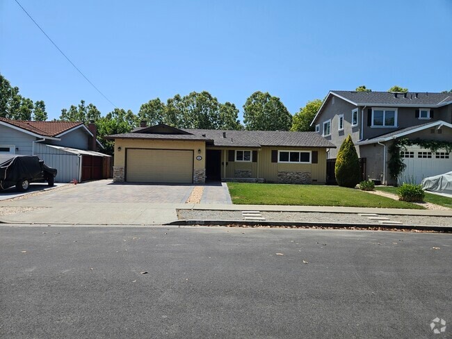 Building Photo - 1661 Arbor Dr