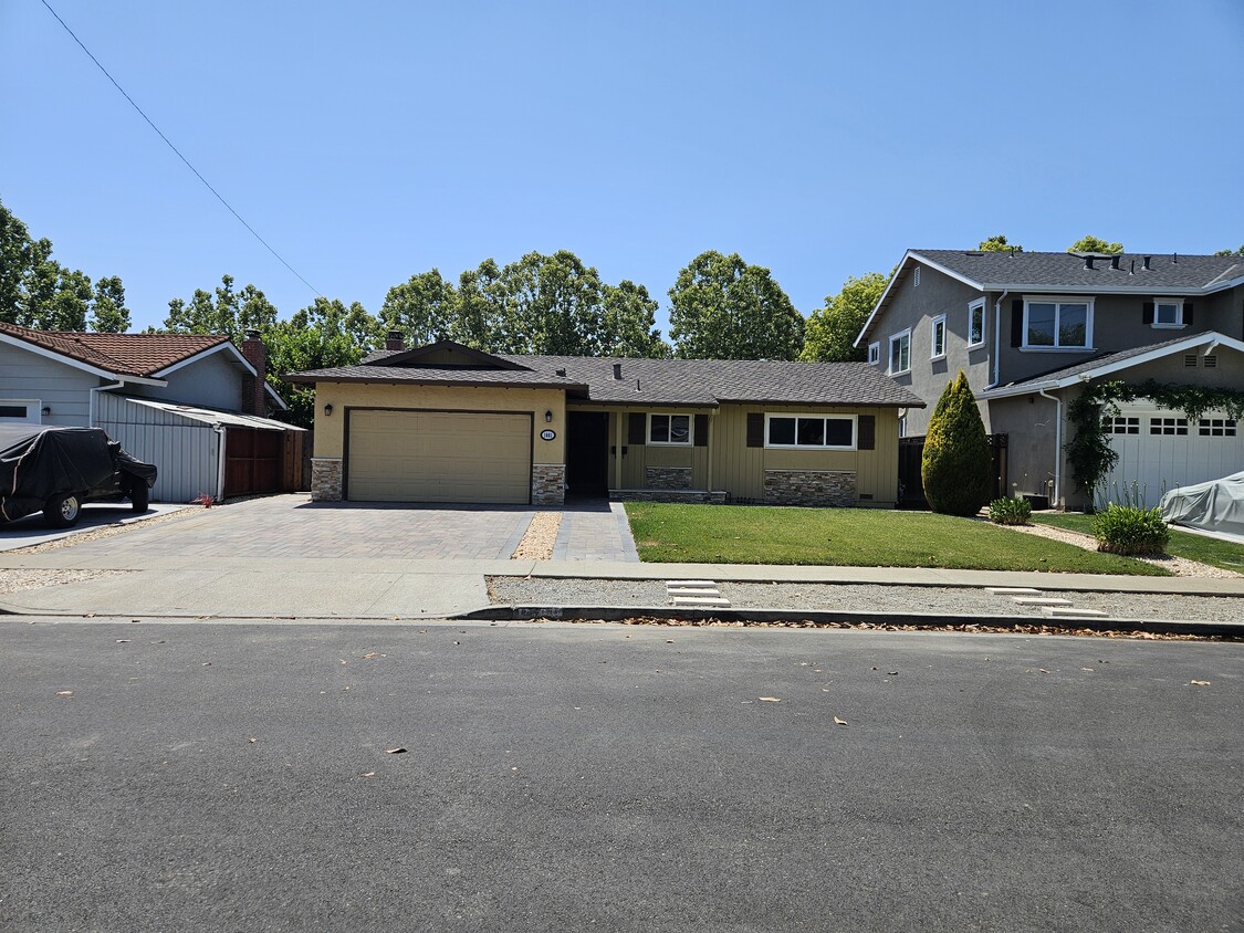 Primary Photo - 1661 Arbor Dr