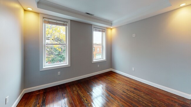 Building Photo - 509 S Kenwood Ave