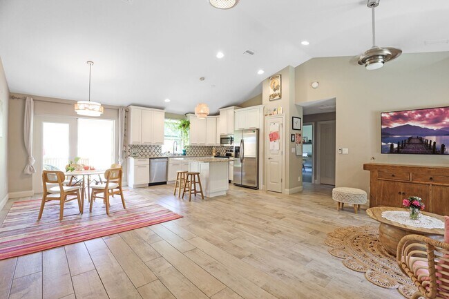 Foto del edificio - Spacious 3 Bed 2 Bath Single Family Home W...