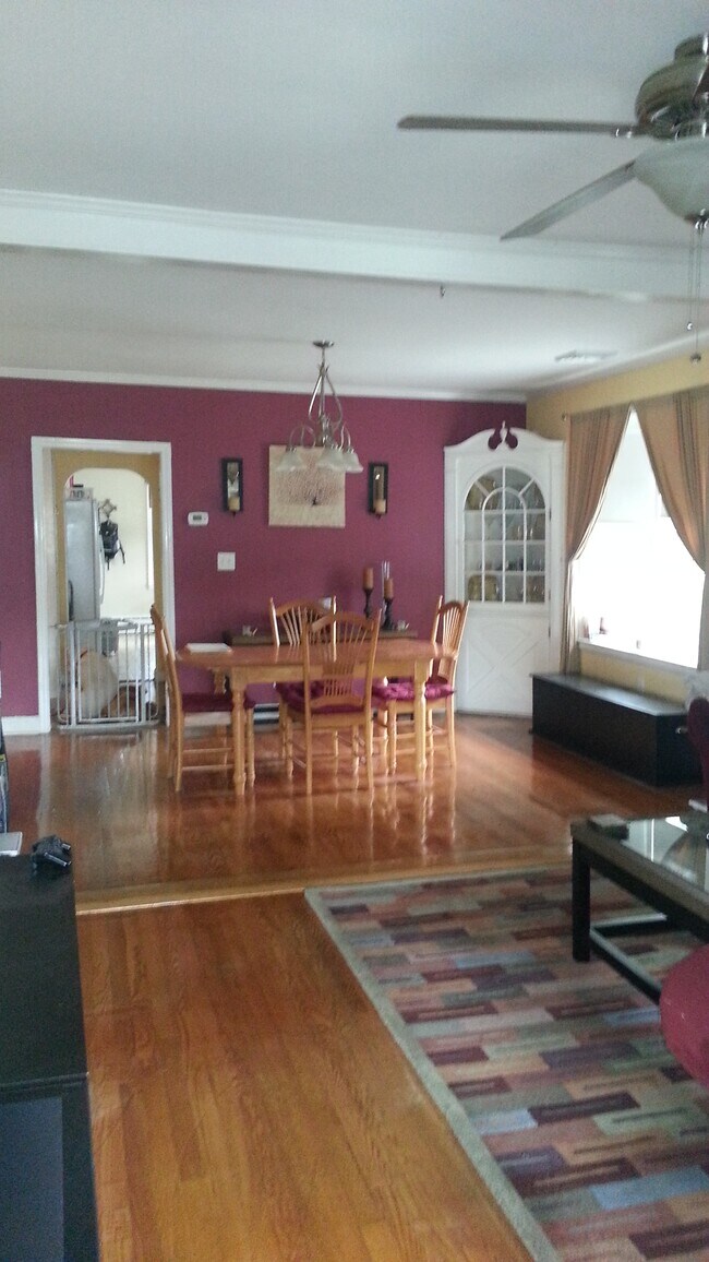 Building Photo - 11 Euston St