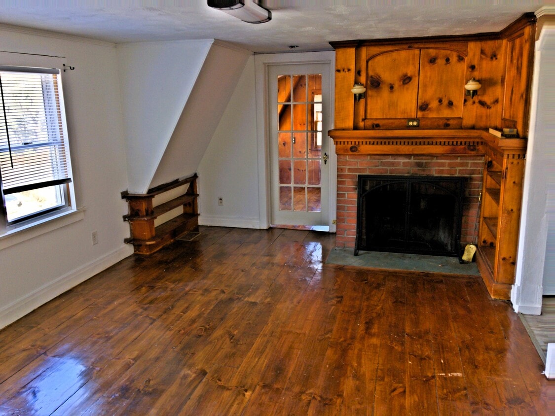 Primary Photo - 73 Air Park Rd