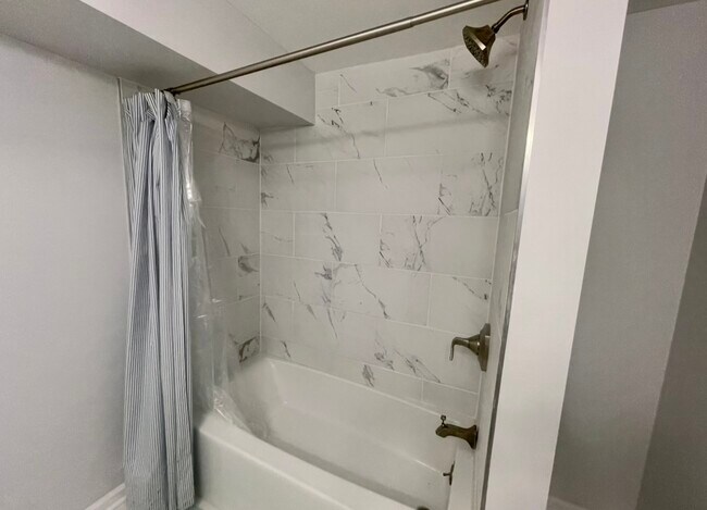 Baño - 2314 S Seeley Ave