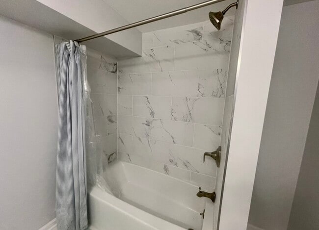 Bathroom - 2314 S Seeley Ave