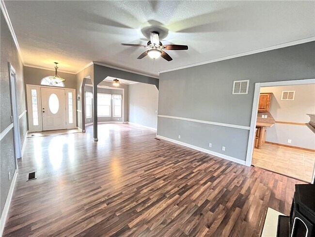 Foto del edificio - 95 Bassingham Dr