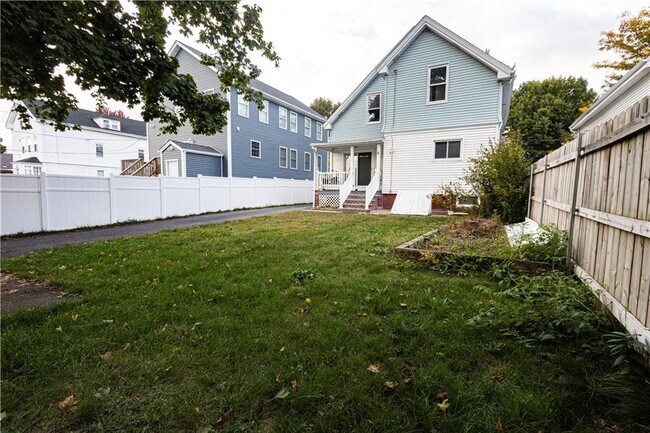 Building Photo - 144 Rutherglen Ave