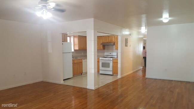 Foto del edificio - 145 Bay 23Rd St