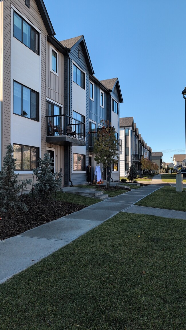 Building Photo - 2035-2035 Chalmers Way SW