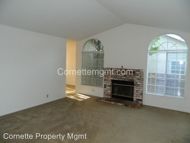 Building Photo - 416 Lakeside Way