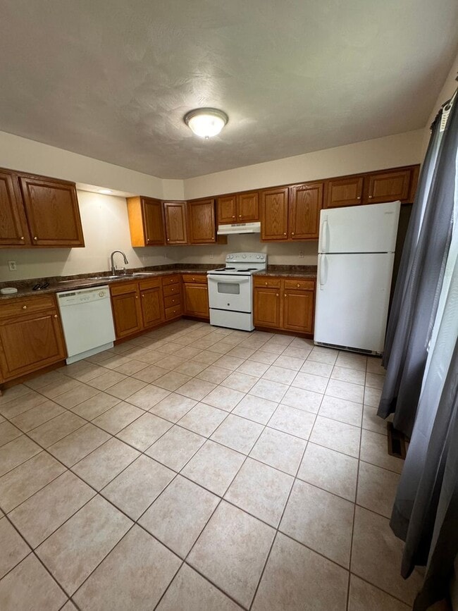 Foto del edificio - Large 3 Bedroom 2.5 Bathroom Townhouse in Burrell School District - Next to Hillcrest Country Club