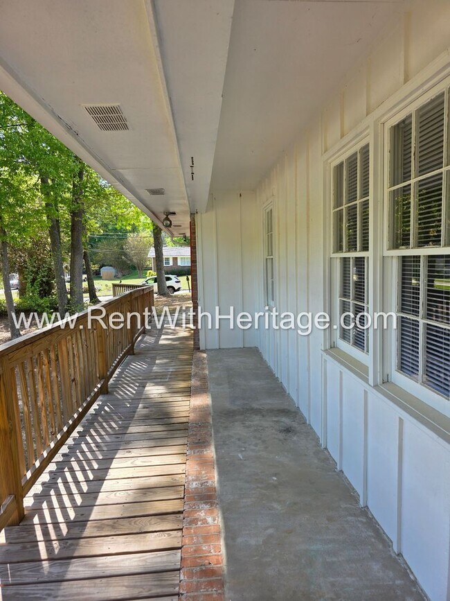Building Photo - 7016 Skyline Dr
