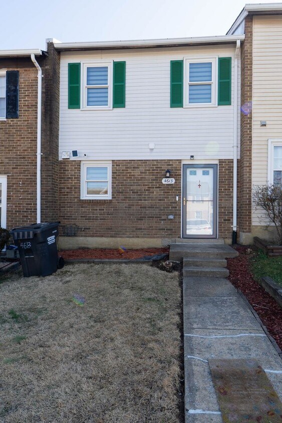 Primary Photo - Two Bed One and a Half Bath Town Home in G...