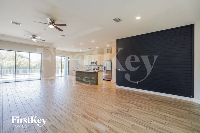 Foto del edificio - 12414 Drakefield Dr
