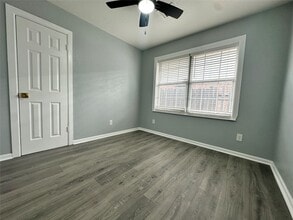 Building Photo - 502 Ave F