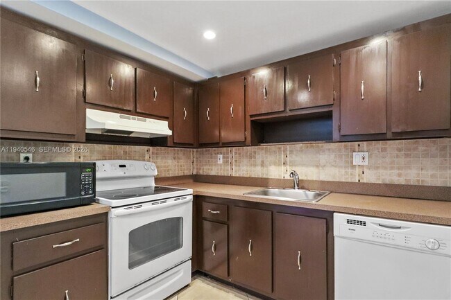 Foto del edificio - 600 Three Islands Blvd