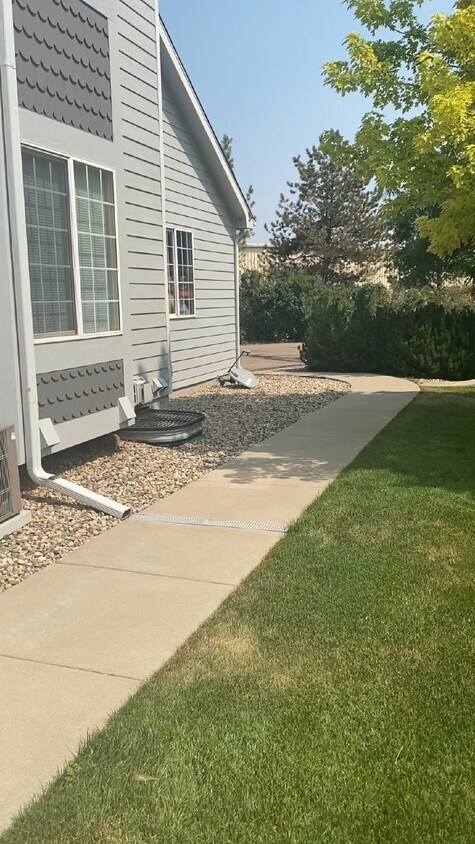 Foto principal - AVAILABLE SEPTEMBER! Charming Townhome in ...