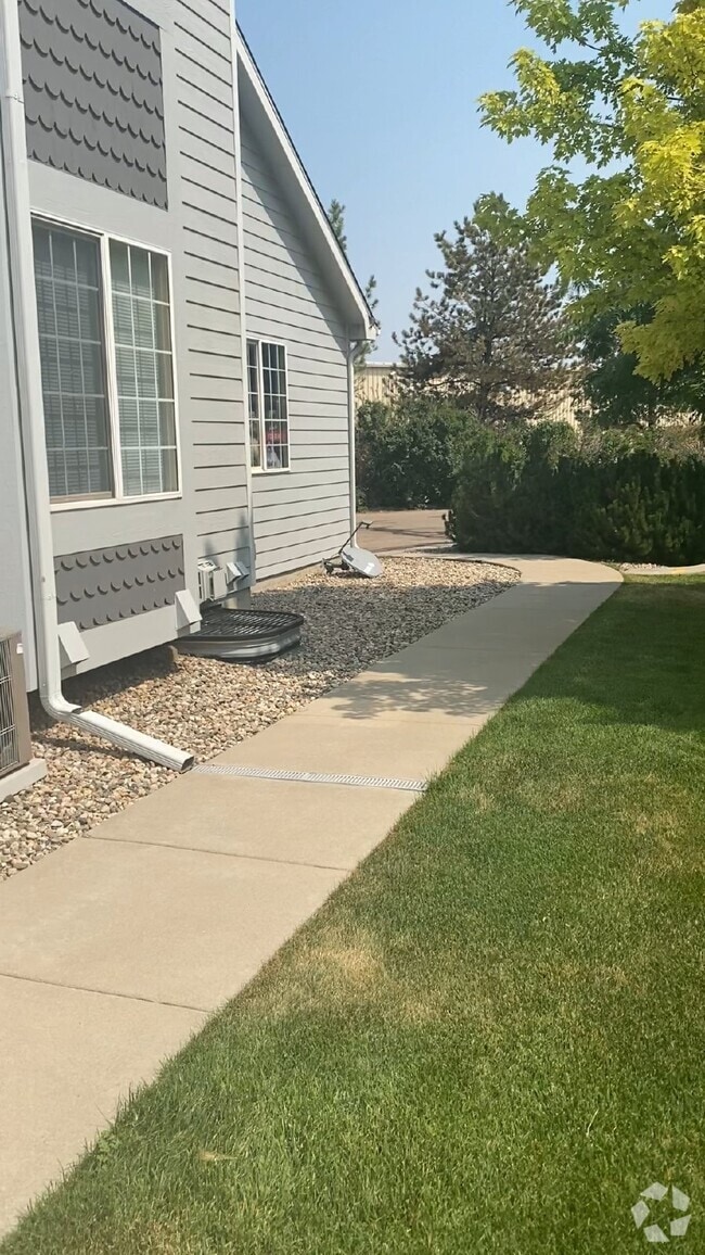 Building Photo - 1757 Laurus Ln