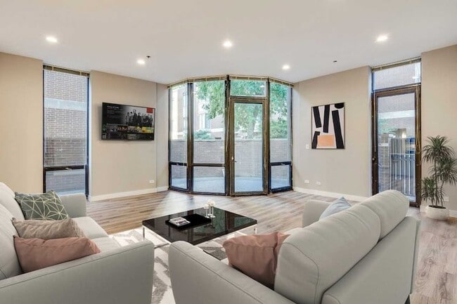 Building Photo - 1730 N Clark St