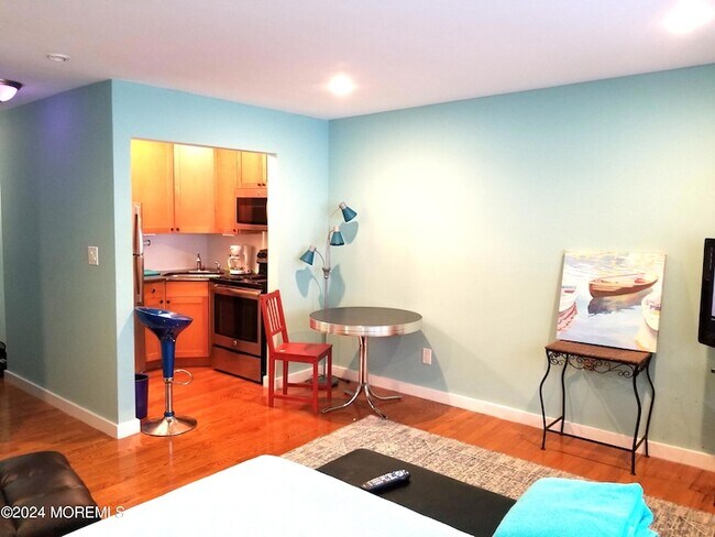 Building Photo - 302 Fifth Avenue Unit 2