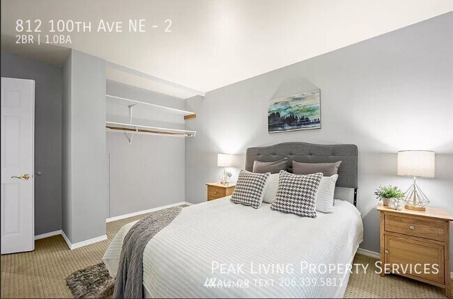 Building Photo - 812 100th Ave NE #2