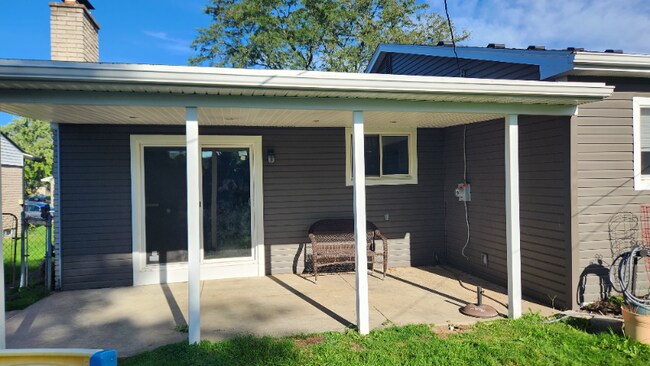 Building Photo - 33110 Lancashire Dr
