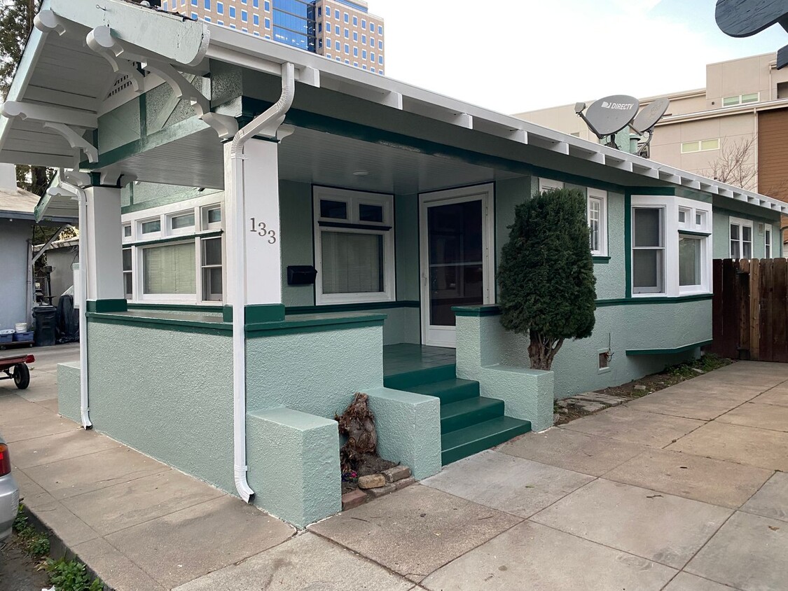 Foto principal - Charming 2 Bedroom 1 Bath Downtown SJ Craf...