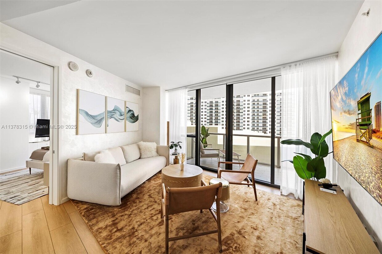 Foto principal - 2201 Collins Ave