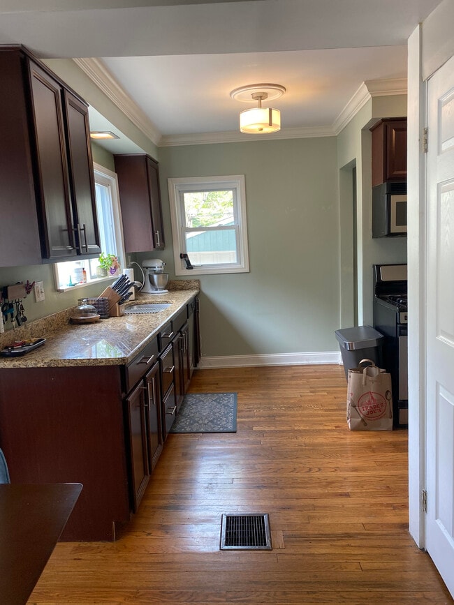 Foto del edificio - 914 N Maple Ave