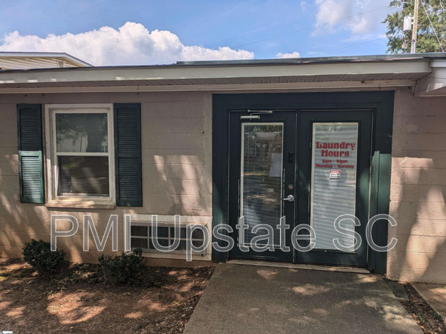 Foto del edificio - 201 Chandler Dr