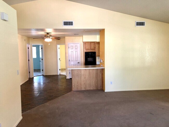 Building Photo - Great 3 Bedroom, 2 Bathroom Home in Quiet Neighborhood!