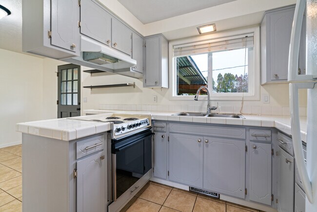 Foto del edificio - 404 Hillview Dr