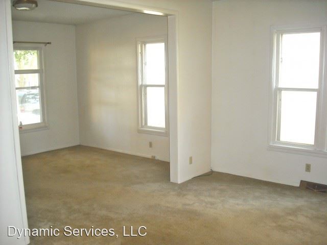 Building Photo - 813-815 S Summit Ave
