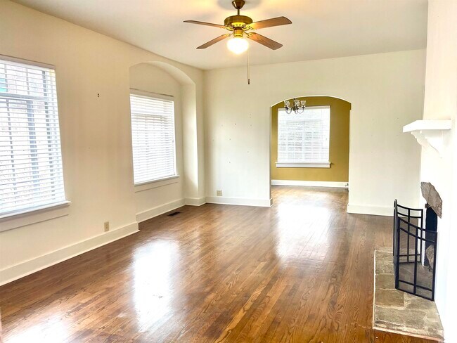 Building Photo - 212 Vernon Ave